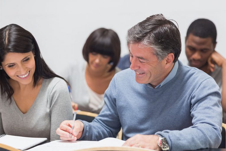 adultos-estudiando